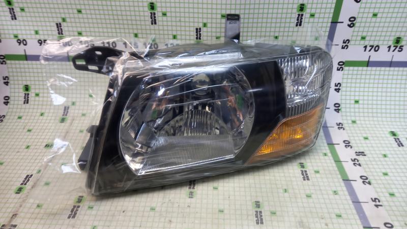 Фара левая Mitsubishi Pajero Montero