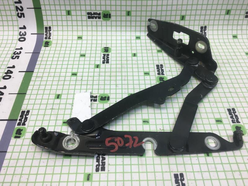 Петля крышки багажника левая Audi A-6