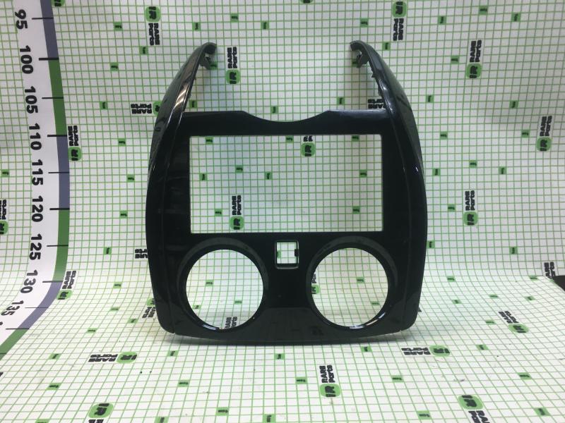 Накладка рамки магнитолы Nissan Note