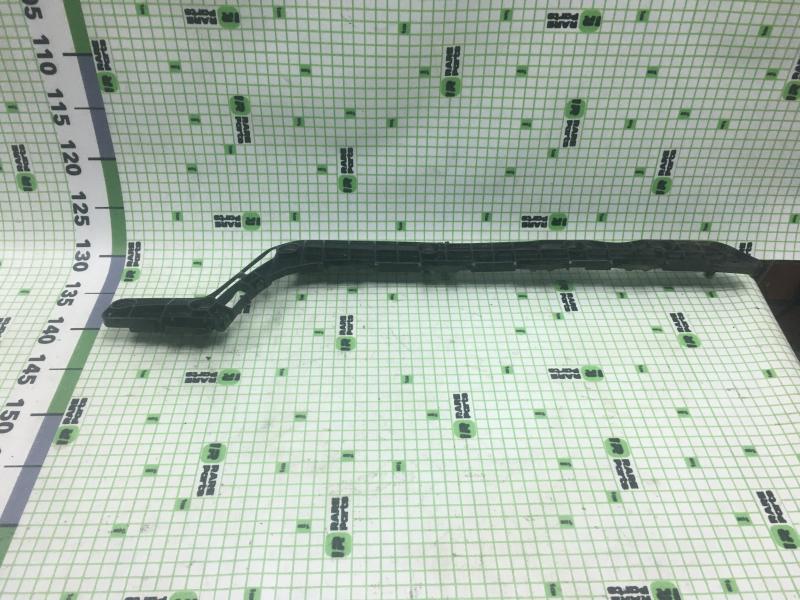 Направляющая заднего бампера левая Toyota Lexus