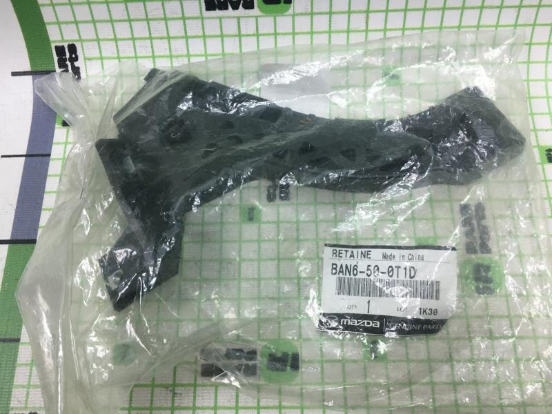 Направляющая переднего бампера правая Mazda-3