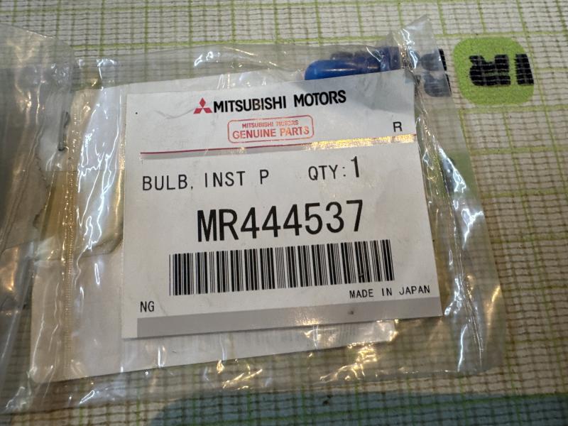 Лампа приборной панели для Mitsubishi Colt