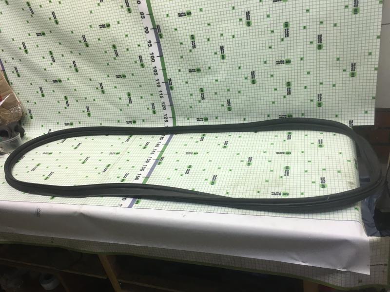 Уплотнительная резинка багажника Ford Focus седан