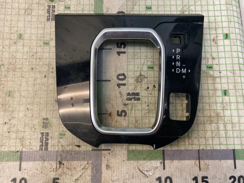 Накладка центральной консоли Mazda Cx-8