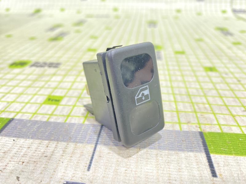 Кнопка стеклоподъемника VW Golf II/Jetta II