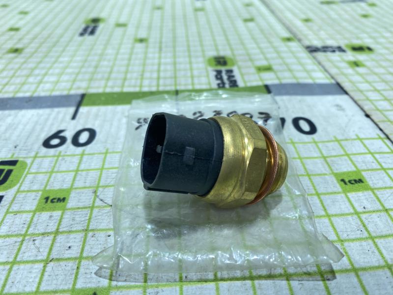 Датчик вкл.вентилятора 3х конт для VW Golf IV