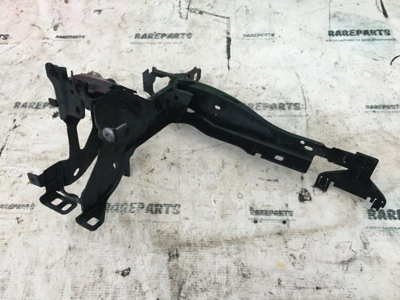 Крепление замка капота правое Bmw 3