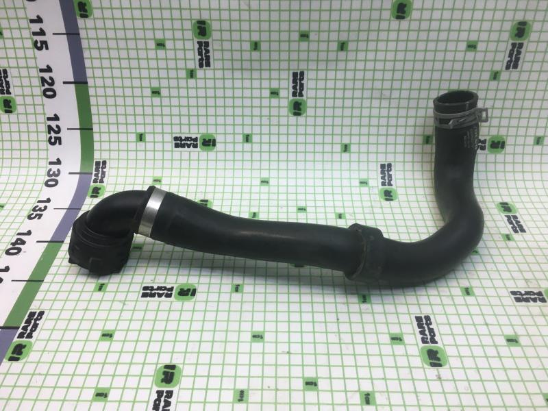 Патрубок радиатора верхний Volvo S-90 Xc-60 V-60