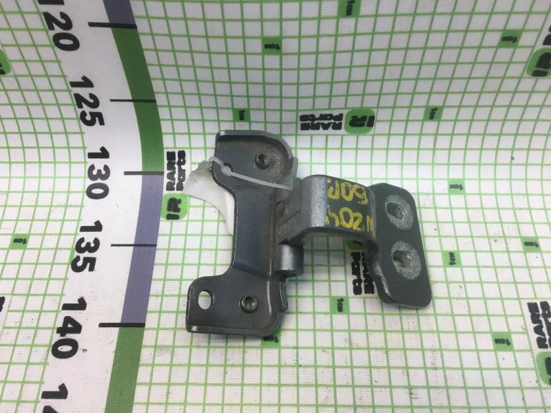 Петля багажника правая Mercedes-Benz C