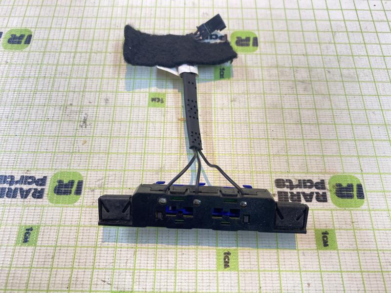 Контакт электрический для Mercedes Benz W204