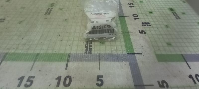 Защёлка подушки заднего сиденья Mitsubishi Galant