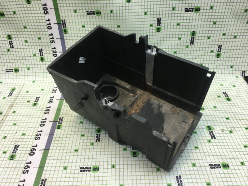 Площадка крепления аккумулятора Ford Focus