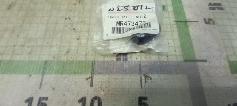 Отбойник крышки багажника Mitsubishi GrandisGalant
