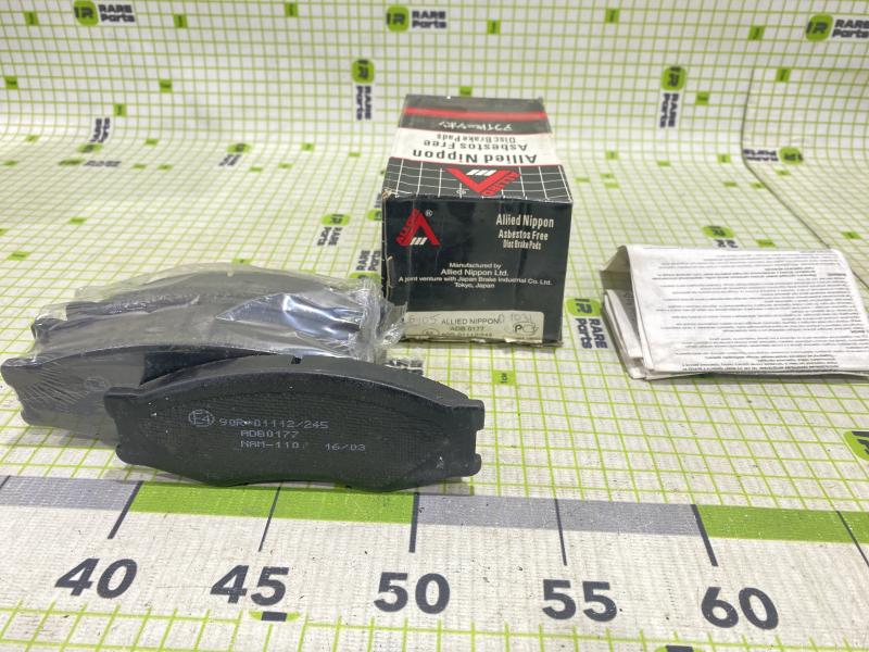 Колодки тормозные передние к-кт Nissan Bluebird