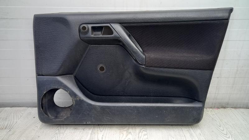 Обшивка двери передней правой Volkswagen Golf III