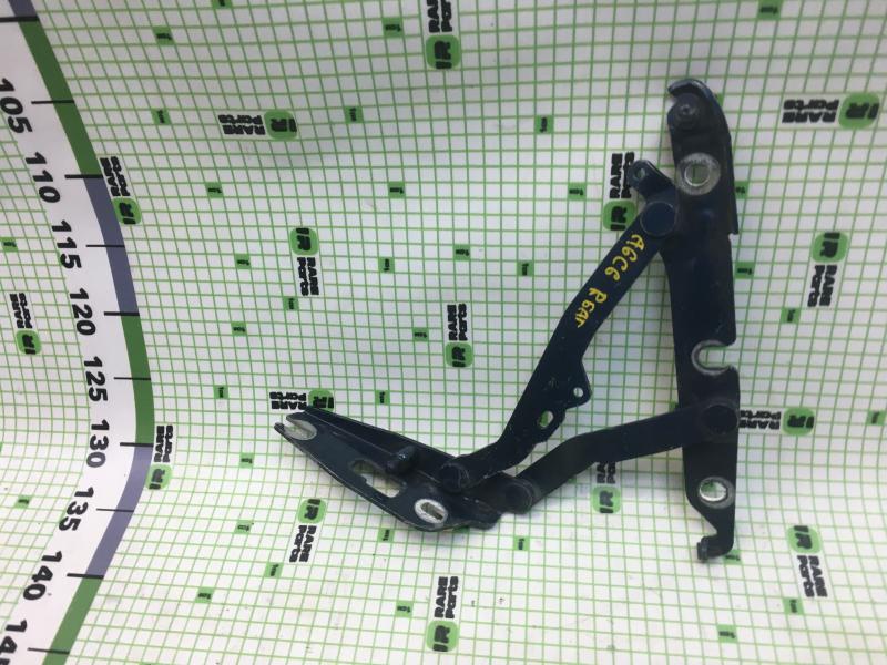 Петля багажника правая Audi A-6