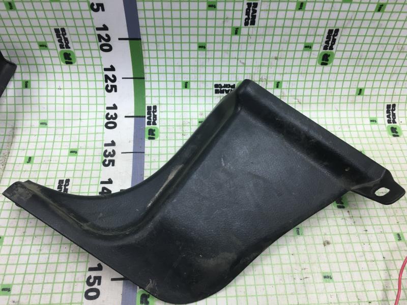 Накладка торпедо передняя нижняя левая Great Wall