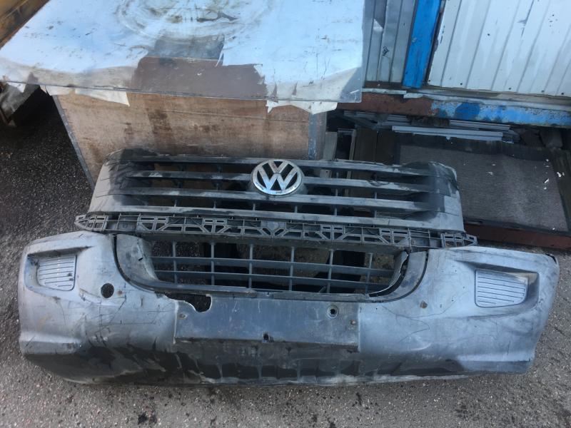 Бампер передний Volkswagen Crafter (с решёткой)