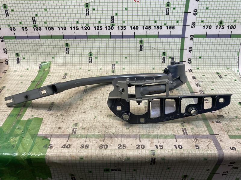 Петля крышки багажника левая Mercedes-Benz E