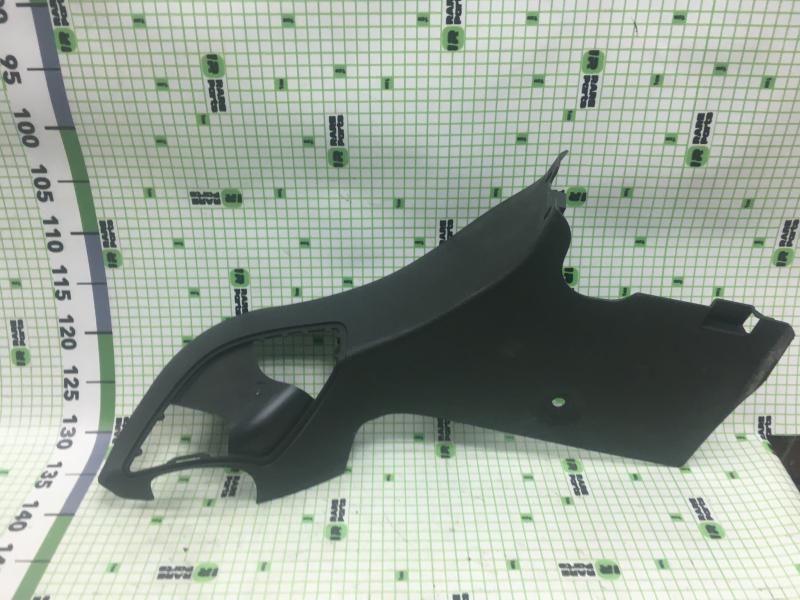 Обшивка багажника правая Ford Focus