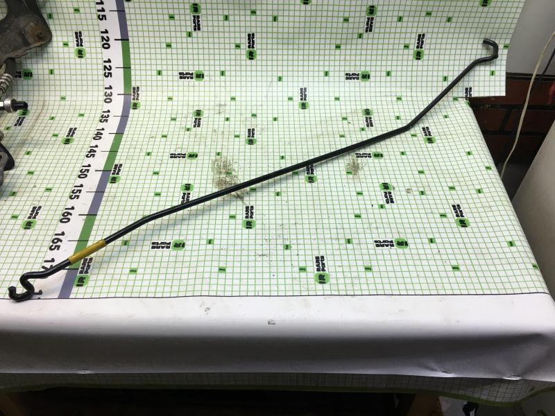 Упор держатель капота Ford Focus