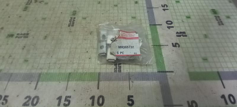Гайка закладная Mitsubishi Carisma