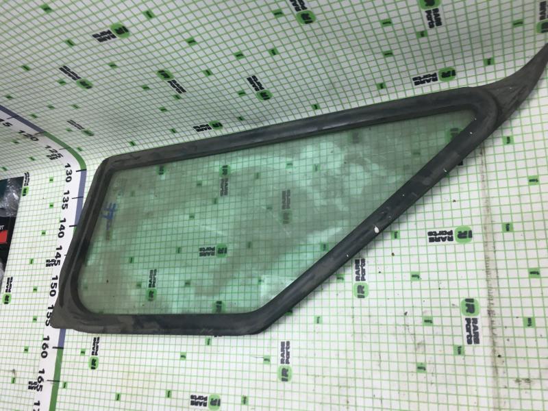 Стекло двери передней левой (форточка) Volkswagen