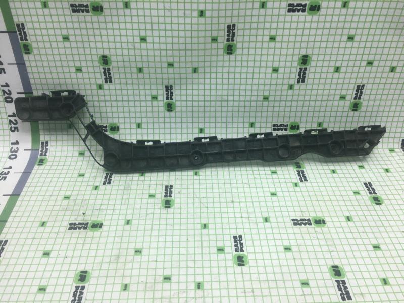 Направляющая заднего бампера правая Toyota Lexus