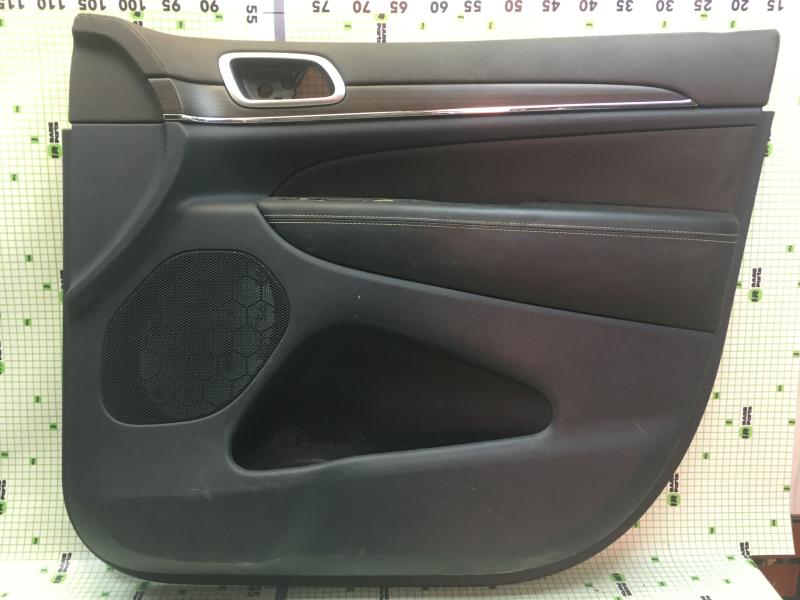 Обшивка двери передней правой Jeep Grand Cherokee