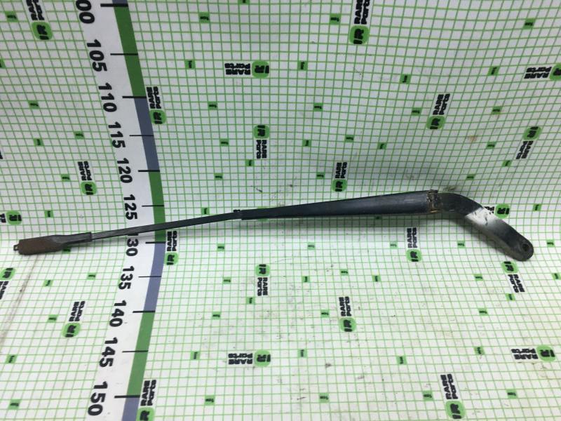 Поводок стеклоочистителя передний левый Sprinter