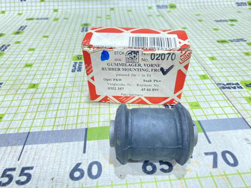 Сайлентблок переднего рычага перед Opel Astra H