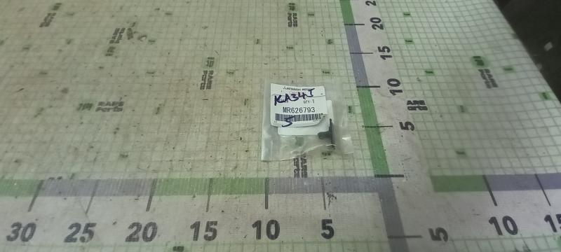 Крепёж подлокотника Mitsubishi Lancer Classic