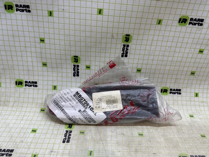 Решетка радиатора левая для Mitsubishi Galant