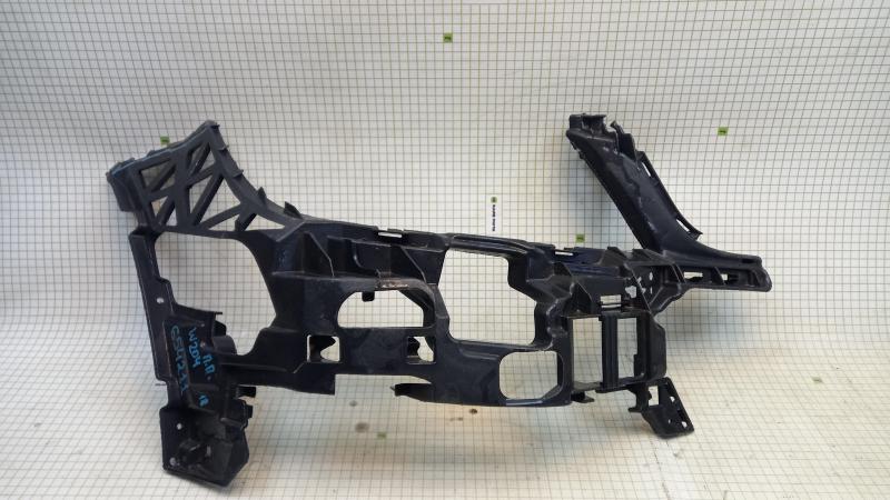 Кронштейн переднего Mercedes Benz W204