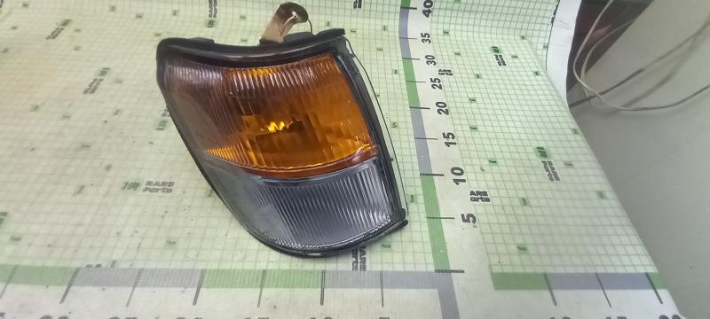 Указатель поворота левый Mitsubishi Pajero Montero