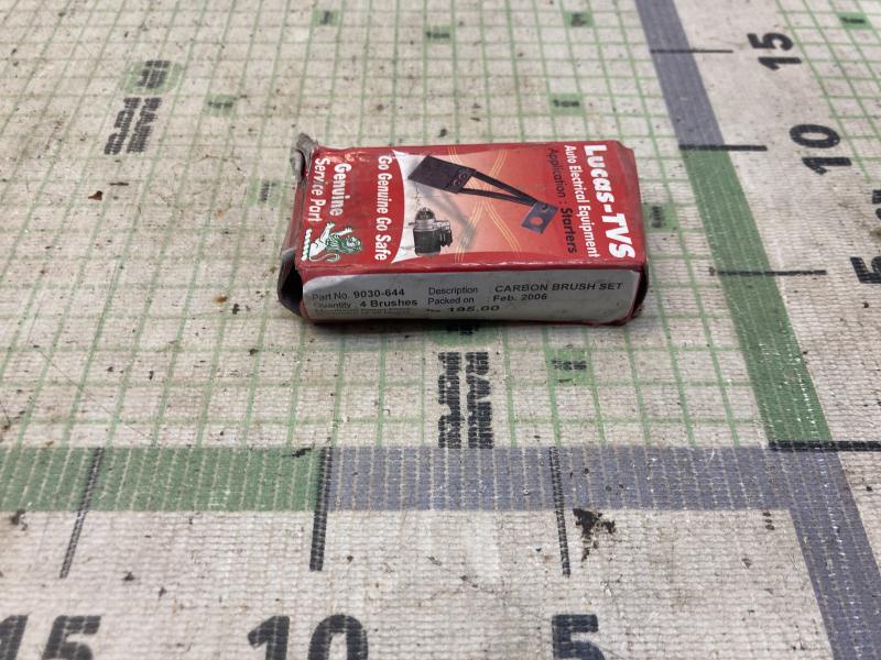 Щётка стартера угольная стартера Remy Eisw