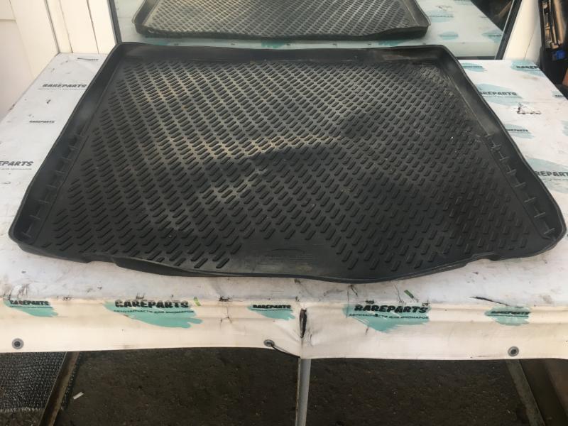 Коврик багажника резиновый Ford Focus седан