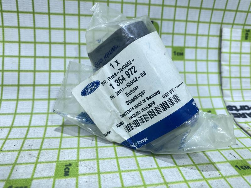 Отбойник крышки багажника Ford Focus II