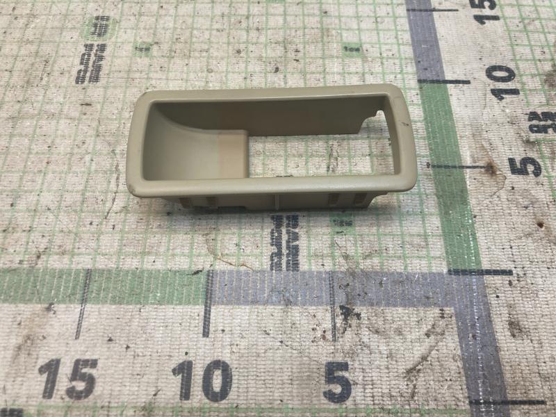 Ручка обшивки багажника Mercedes-Benz Gl