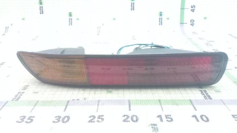 Фонарь задний правый в бампер Mitsubishi Pajero