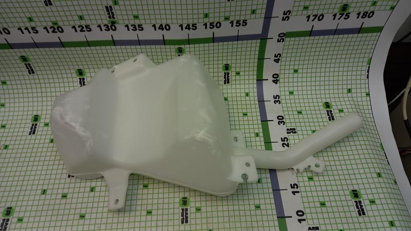 Бачок омывателя Mitsubishi L200