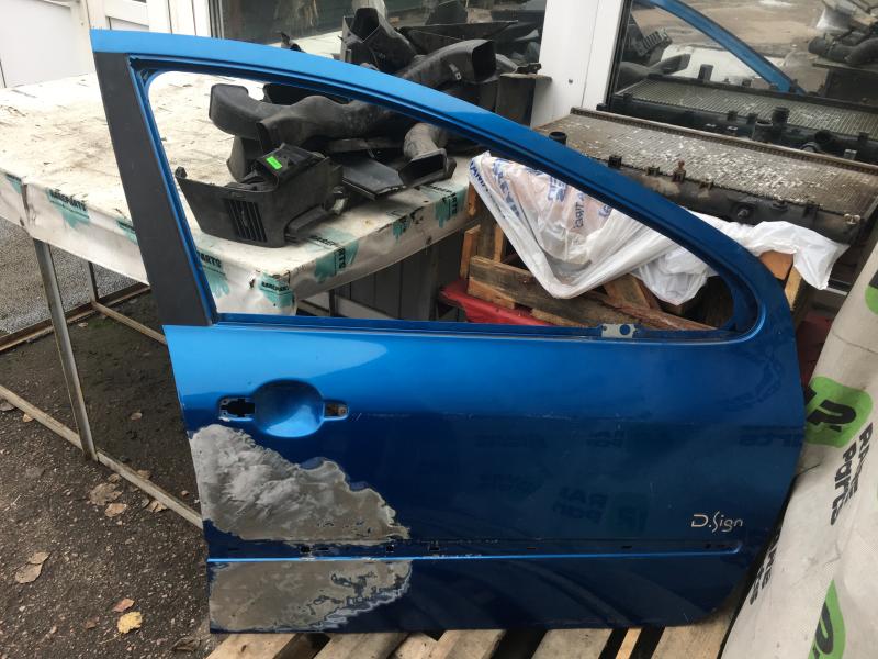 Дверь передняя правая Peugeot 307