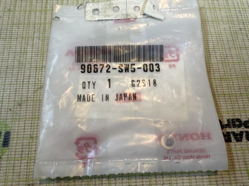 Гайка крепления эмблемы решетки радиатора Honda