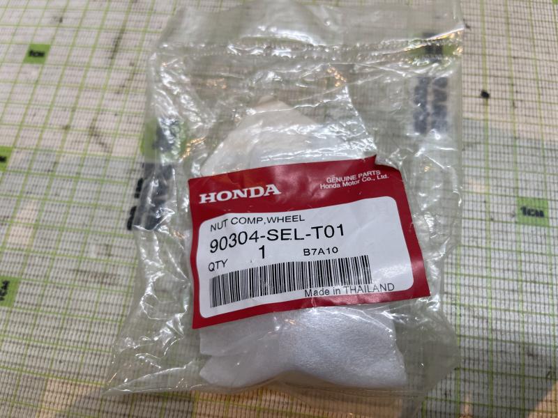 Гайка колеса Honda Accord III